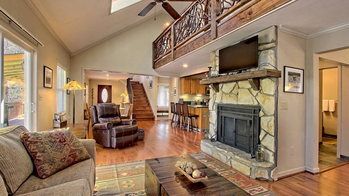 Dillard House | Mountains, Rustic Seclusion w/Private Hot Tub, Swim, Tennis & Golf in Sky Valley