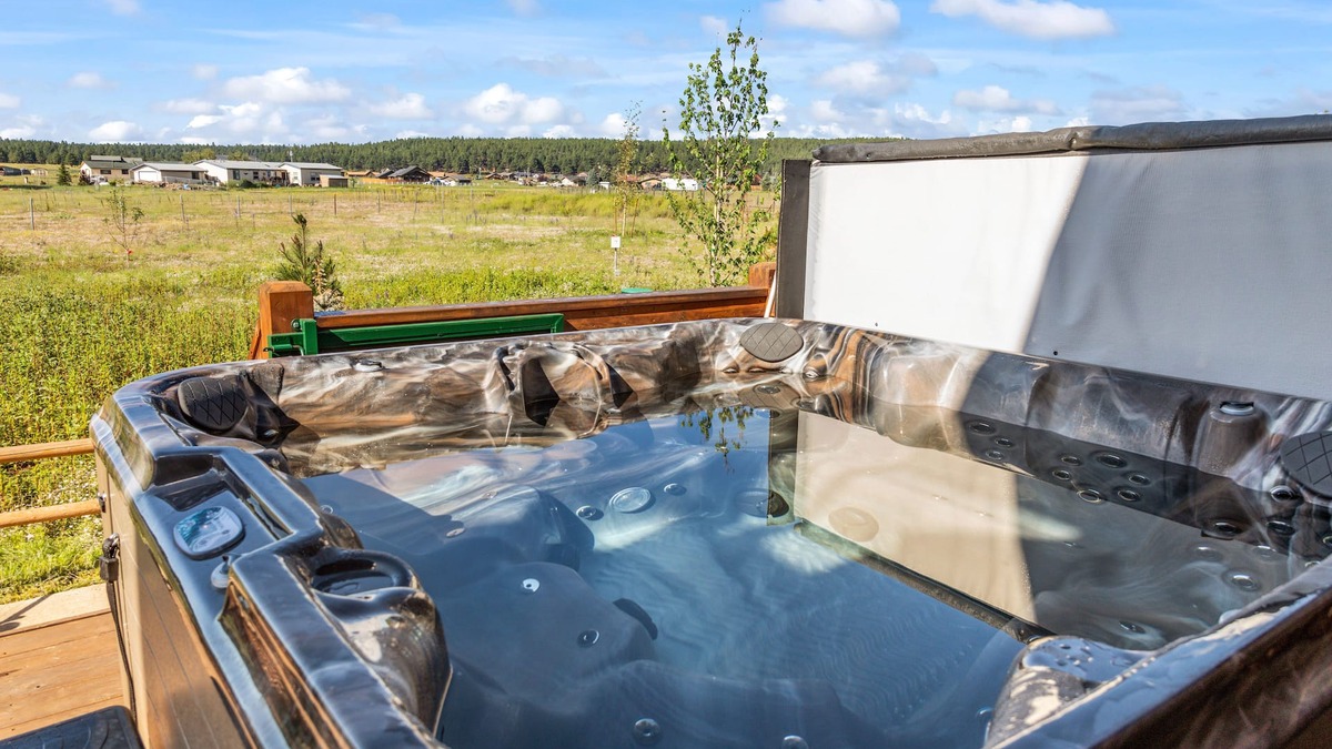 Baderville Cabin | Mountains VIEWS Dog Friendly, Spa, Game Room, Fire Pit, Playground, Grill,