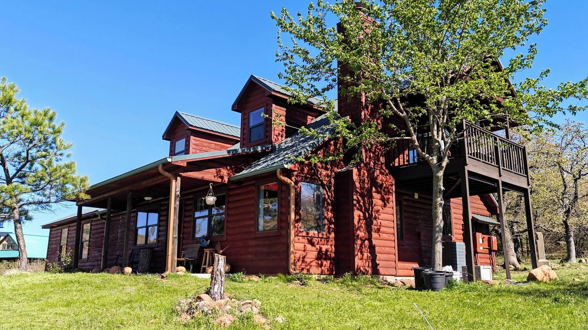 Medicine Park Cabin | Mountainside cabin in Medicine Park-stunning views-borders Ft. Sill-Sleeps 16+