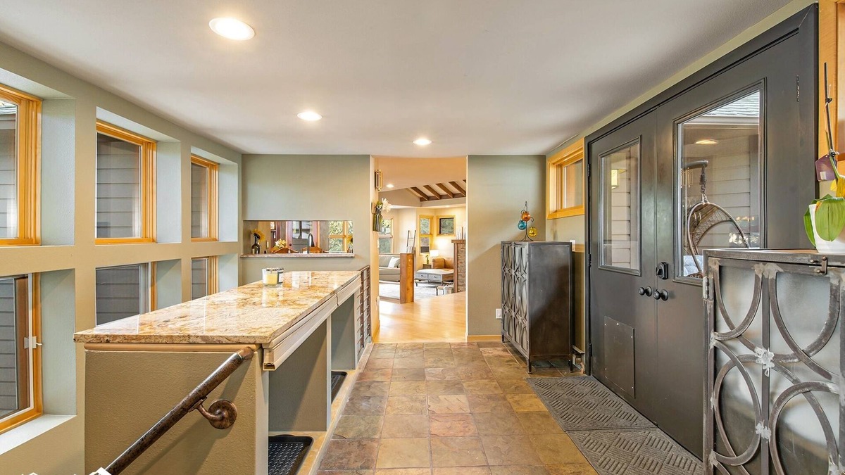 Kerr Gulch House | Mountainside Splendor Lux Master BR 180° Views