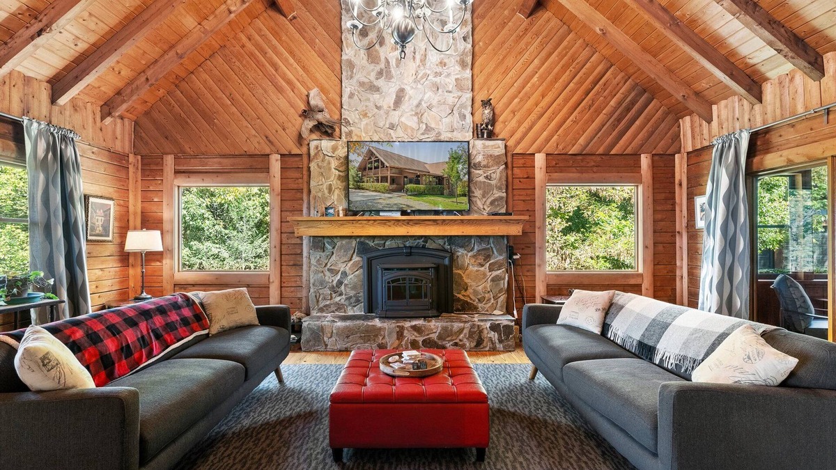 Kabletown Cabin | Mountaintop Cabin w/Poolside Sunsets!