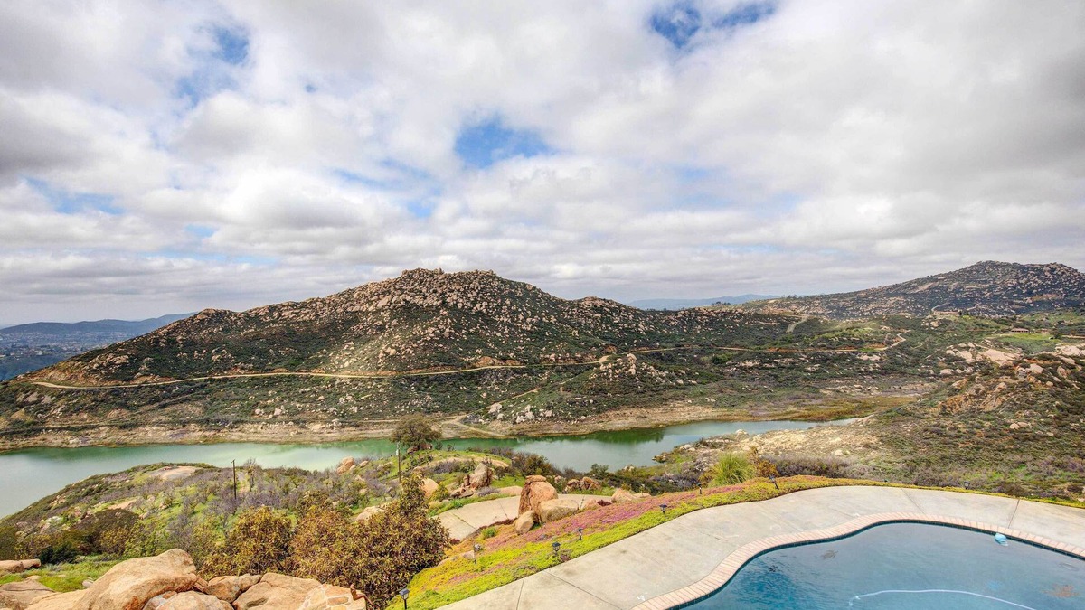 Ramona Cottage | Mountaintop Ramona Home: Private Pool, Near Lake!