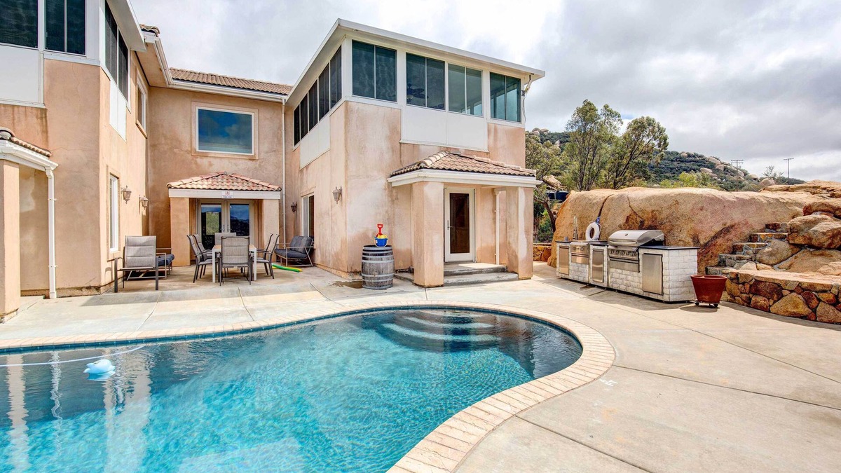 Ramona House | Mountaintop Ramona Home: Private Pool, Near Lake!