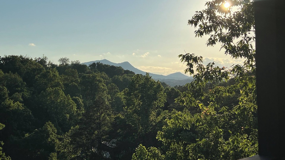 Pigeon Forge Cabin | MountainView!1miletoPkwy!2Pools!HotTub!TheaterRm!PoolTable!Arcade!Shuffleboard!
