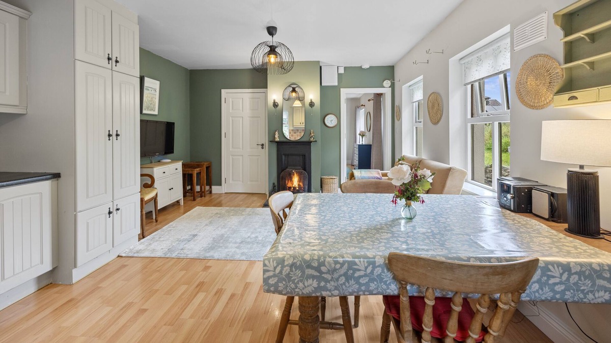 Mountshannon Cottage | Mountshannon: Cottage with Massage Treatments at Mountshannon in East Clare