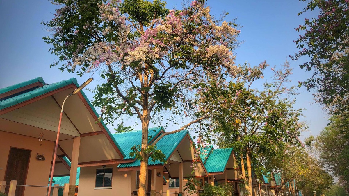 Phatthana Nikhom Hotel | Mourakot Resort