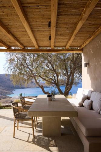 Serifos Apartment | Mousti's Cell