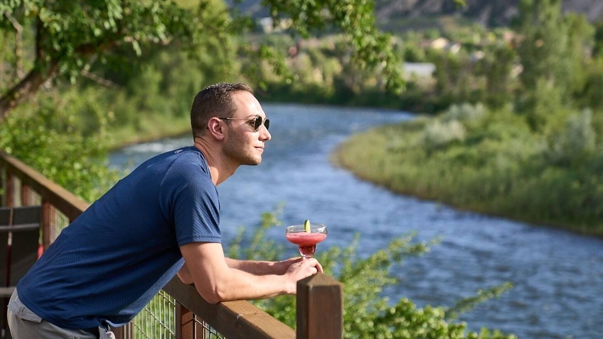 Glenwood Springs House | Movie Rm, Hot Tub, Games, 2Fireplaces, SteamShower, In-Floor Heat, On The River!