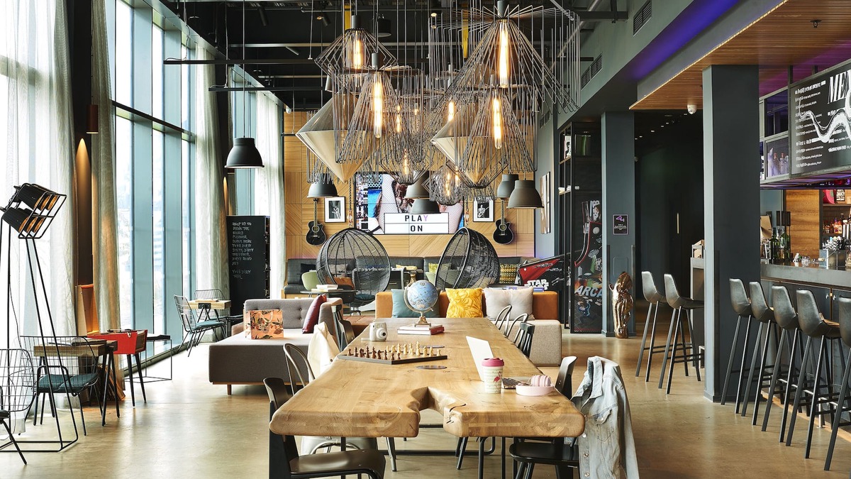 Roissy-en-France Hotel | Moxy Paris Charles de Gaulle Airport