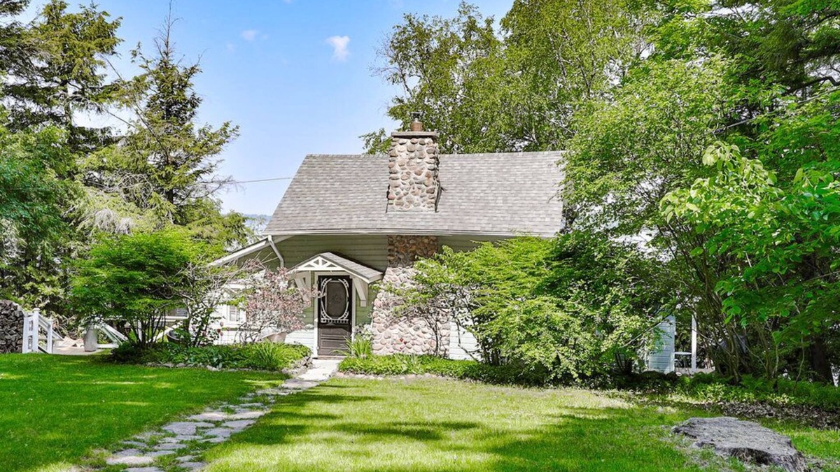 Scugog Cottage | Mrs Money Penny