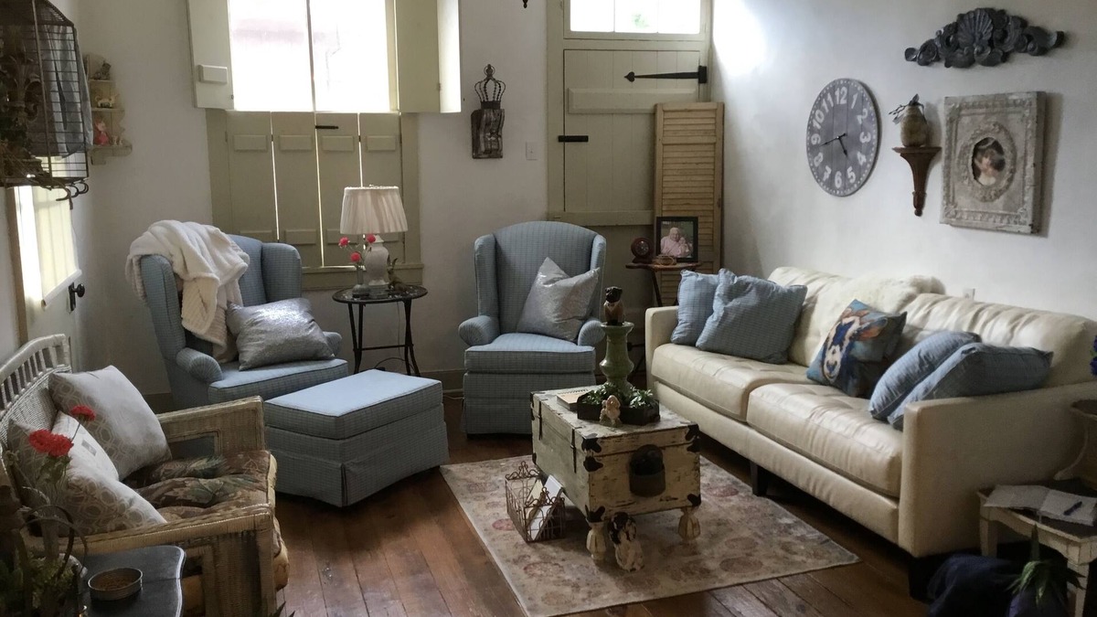Ste Genevieve House | MS Bette’s has added a Hot Tub to our 3 bedroom 1 bath rental!