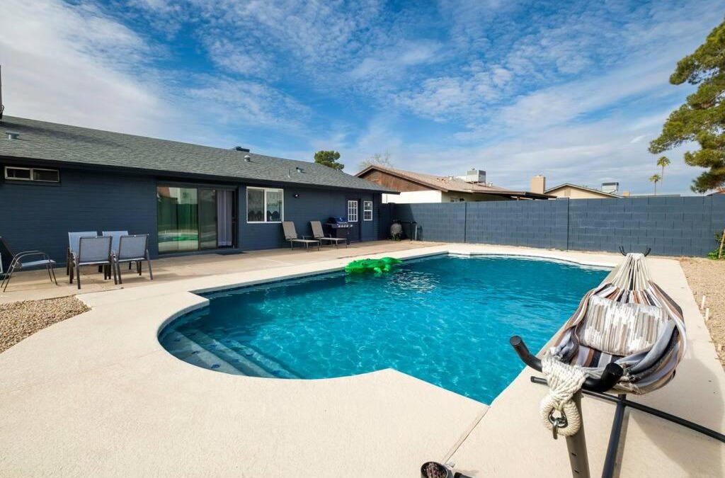 Sands West Neighborhood Apartment | *Msg for 5%off*KingBed PoolYard GuesthouseGlendale