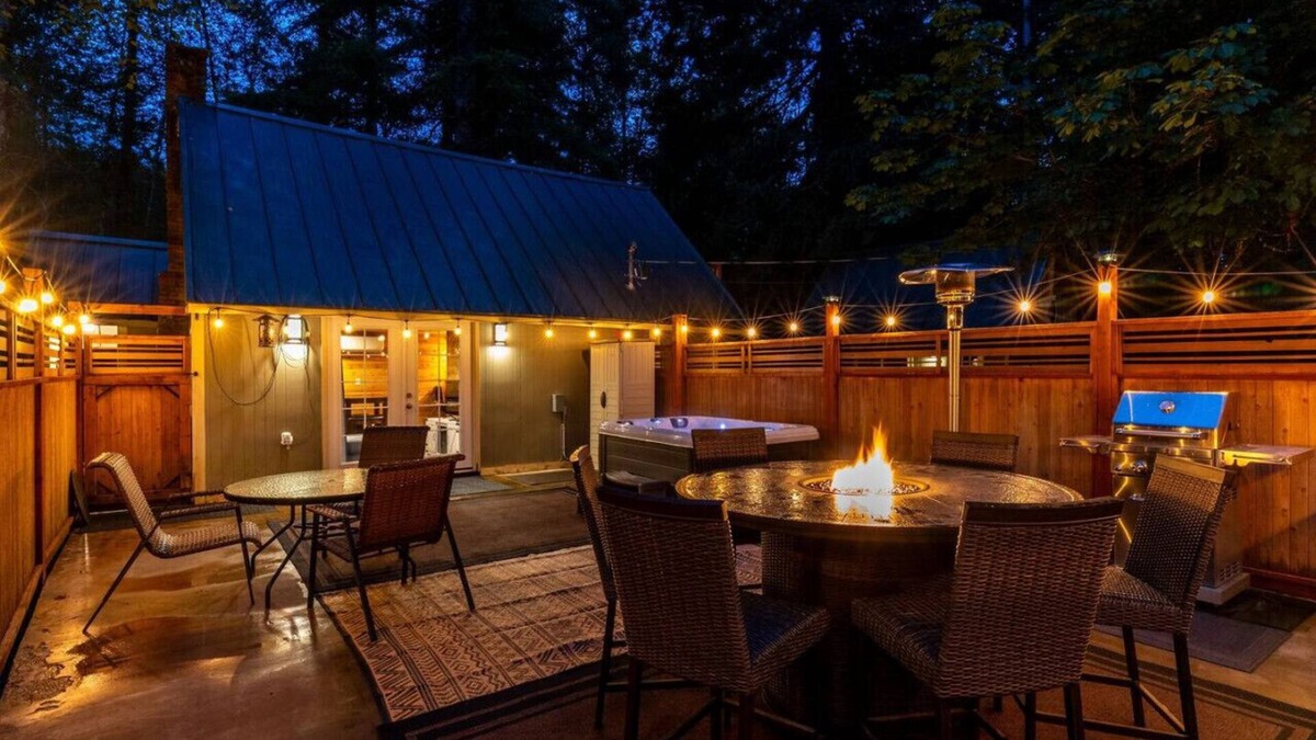 Paradise Estates Cabin | Mt Rainier Cottage, Large Patio, Hot Tub, Firepit!