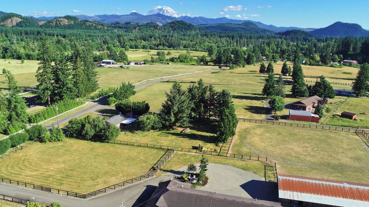 Enumclaw House | Mt Rainier & Crystal Mt is your back yard in the Town of Enumclaw