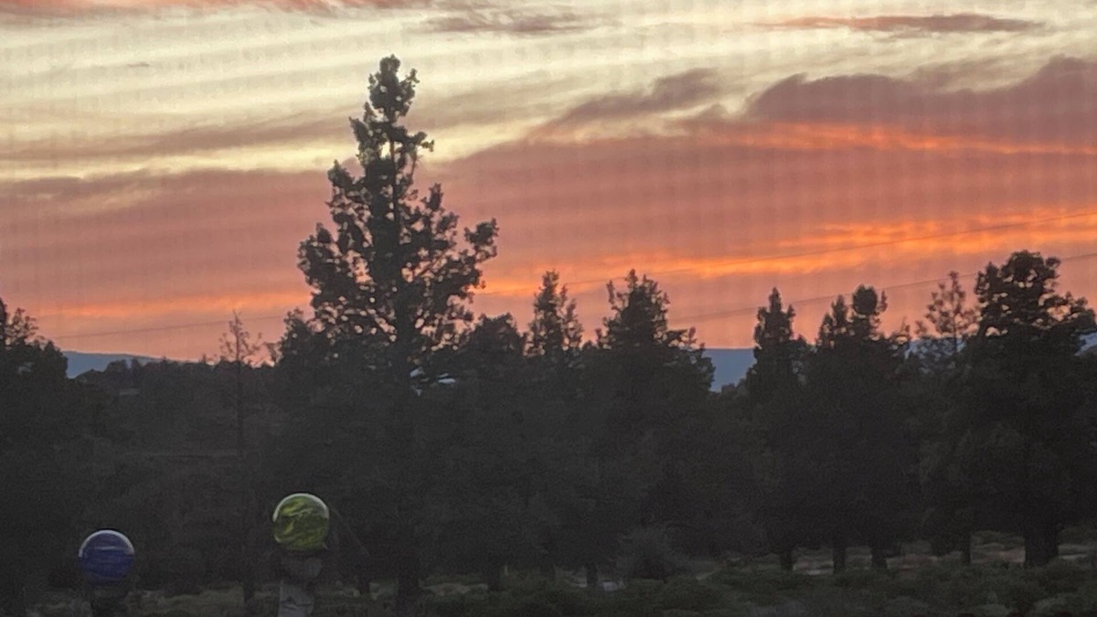 Weed House | Mt Shasta, Lake Siskiyou, Montague Balloon Festival - house in peaceful Weed.
