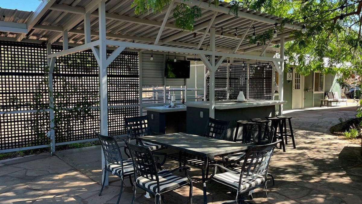 Payson House | MT VIEWS: Guesthouse w/2 HORSE STALLS + Turnout, Sleeps 4, Tack Room, Trails, Riding Ring