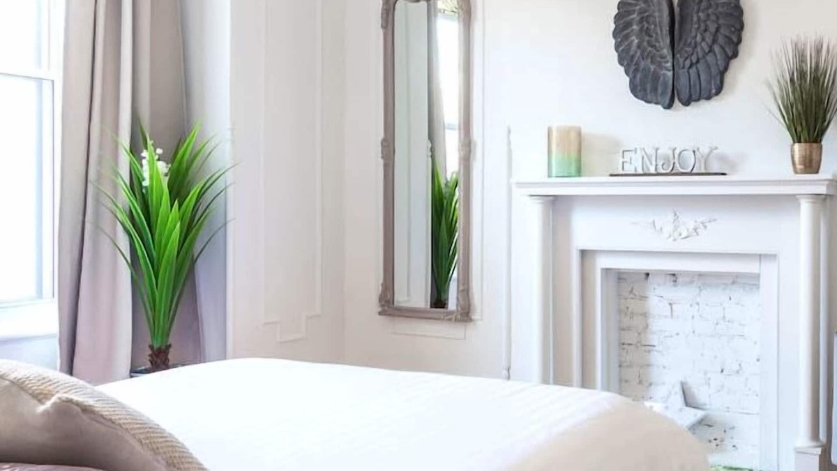 Mile End Apartment | MTLVR #05 | 10min to downtown, terrace, A/C