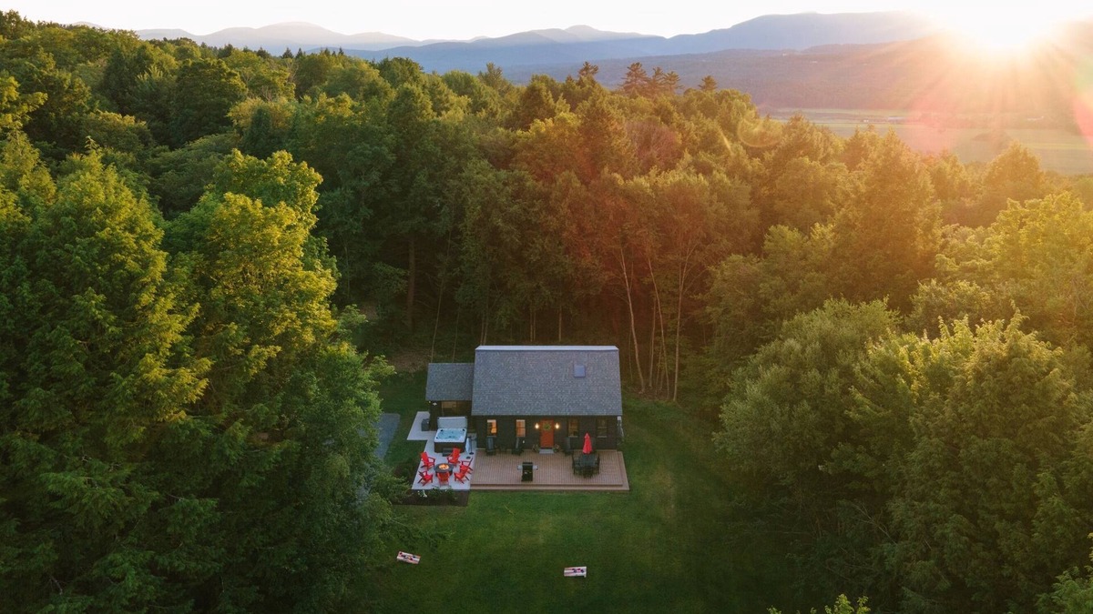 Stowe Cabin | Mtn Cabin | Family Friendly I Hot Tub | Gameroom