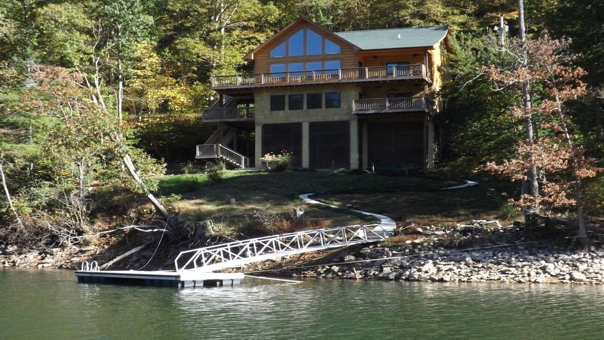 Butler Cabin | MTN CABIN LAKEFRONT,CANOE/3 KAYAKS,POOL TABLE,DOCK,FIRE PIT, FIREPLACE,JACUZZI