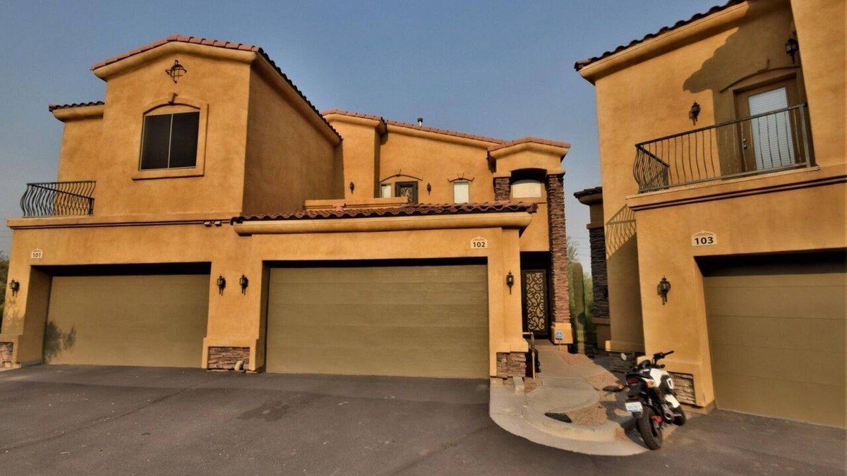 Paradise Valley Village House | Mtn City View 3 bd 3 ba office 2 mi desert ridge