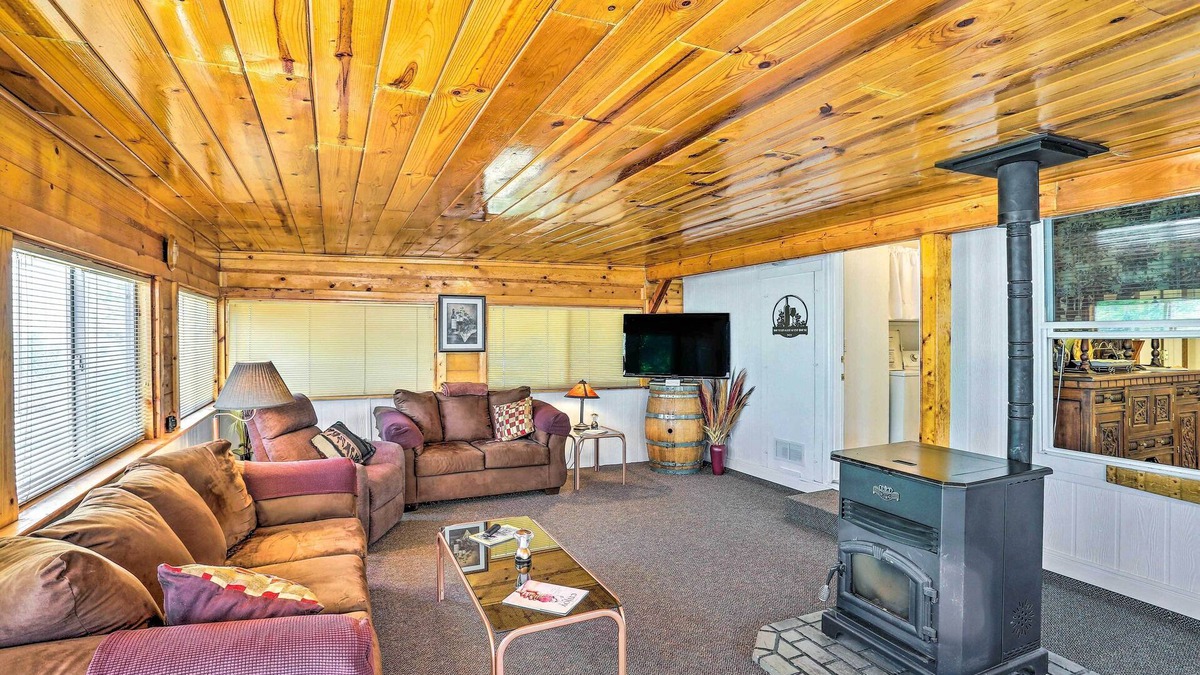 Redding House | ‘Mtn Gate Guest House’ ~ 6 Mi to Shasta Lake!