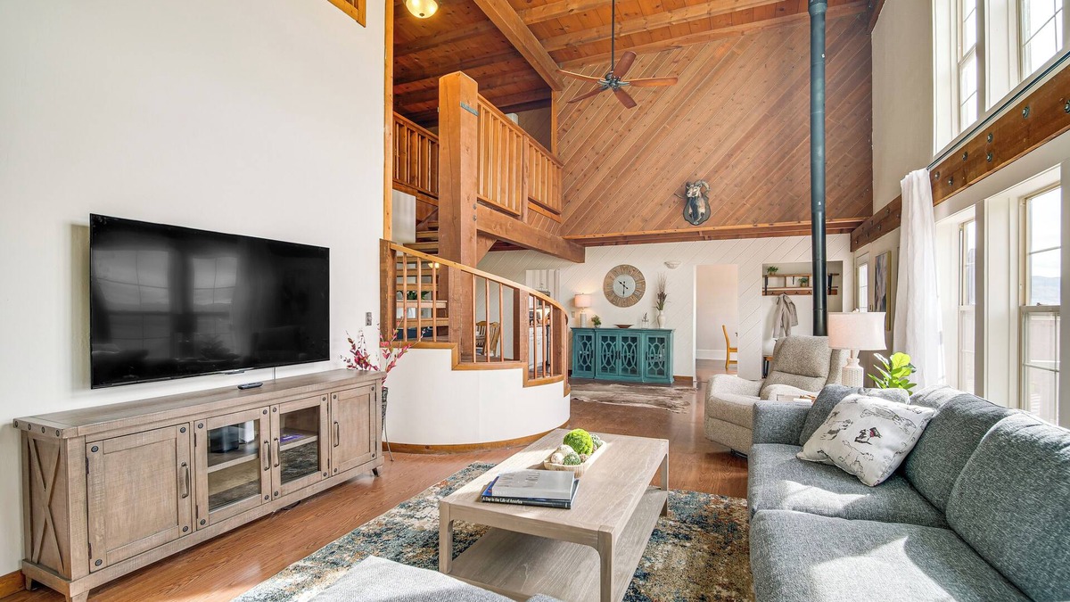 Lakeview House | Mtn & Golf Course View: Oregon Outback Getaway!
