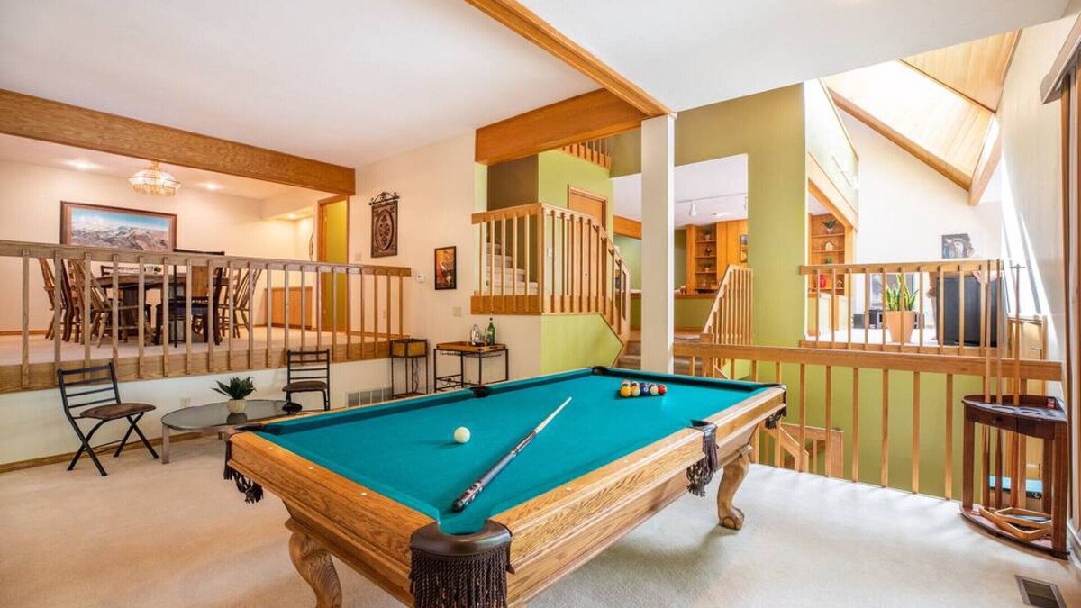 Sandy Apartment | Mtn. Home-Sauna, Pool Table, Mins to Ski/Hike/Bike