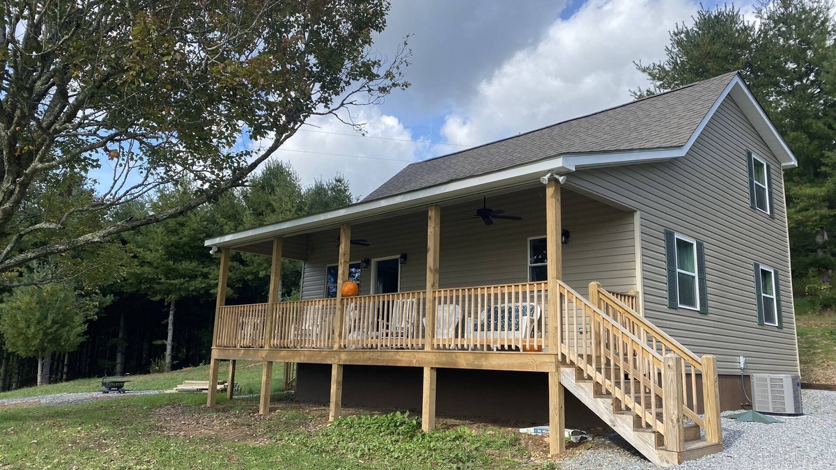 Sparta House | Mtn Secret Farm House, Privacy, River, Firepit, Deck, Fishing, Hiking, Outdoors.