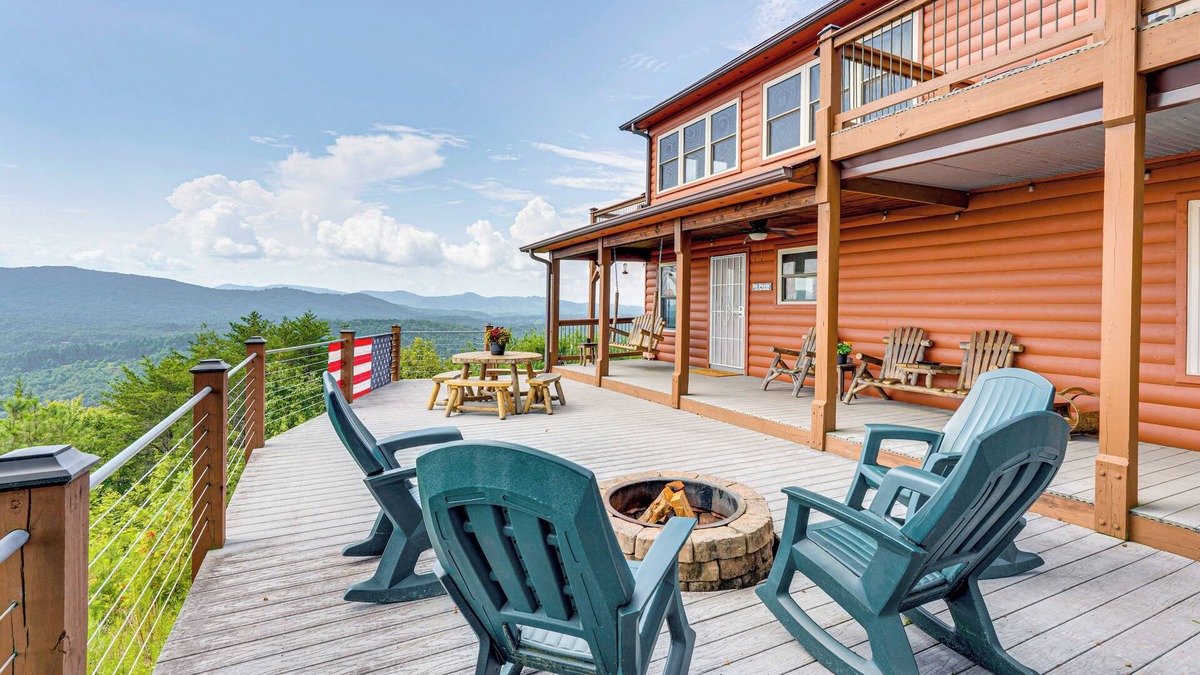Murphy Cabin | Mtn-View Cabin: Deck & Pets Welcome in Murphy