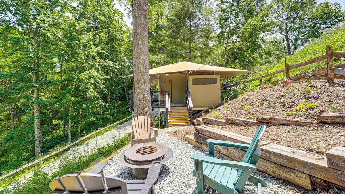 Vilas Cabin | Mtn-View Deck: Scenic Glamping Getaway Near Boone!