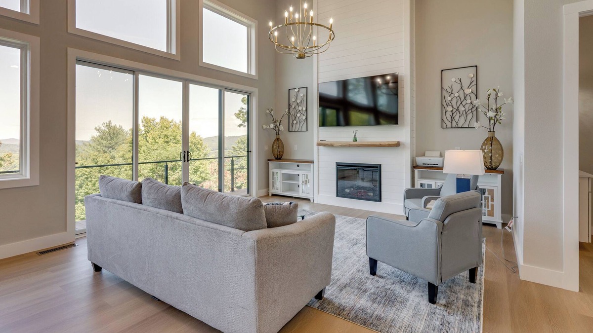 Brasstown House | Mtn-View Decks & Fire Pit: Quiet Brasstown Escape