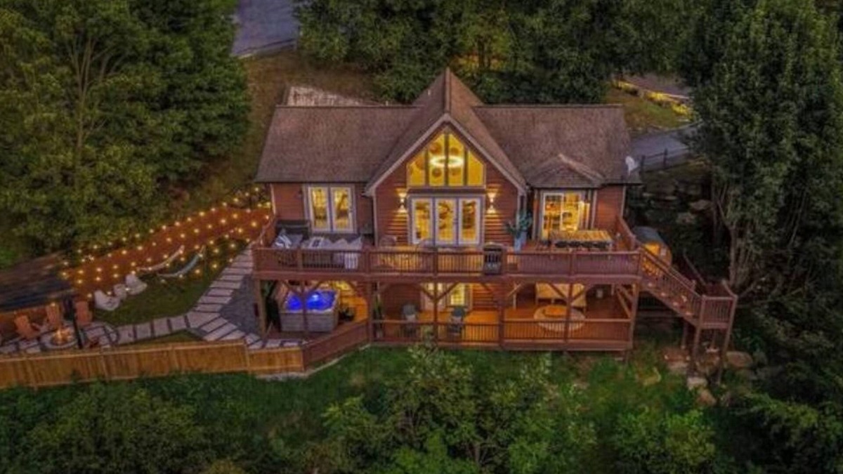Waynesville Cabin | Mtn Views, HotTub, Sauna, Outdoor Theater, FirePit