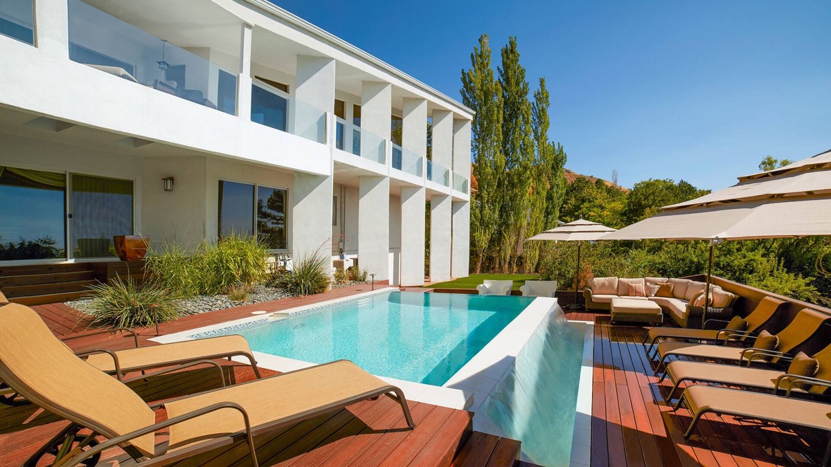 The Avenues House | MtnTop Mansion! 5 Mins to Downtown, PRIVATE Theater, Hot Tub, Gym, Heated Pool