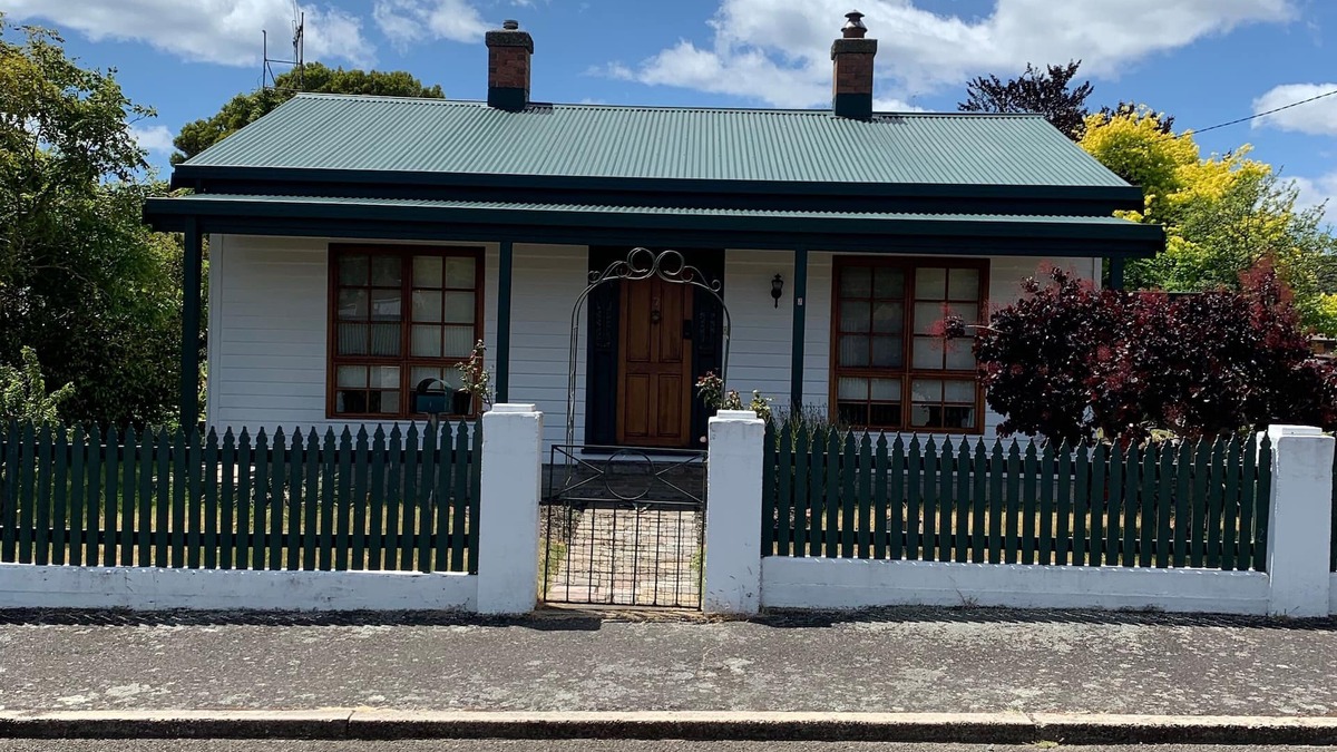Penguin House | Much Loved Period Cottage
