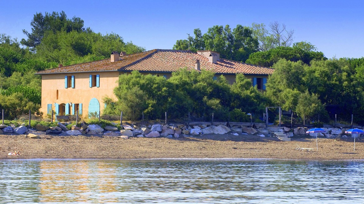 Piombino House | Much loved seaside rental home for 8/10 in stunning unspoilt Tuscany.