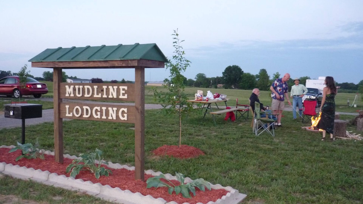 Murphysboro Cabin | Mudline Lodging your premier Cabin Rental in Southern Illinois!