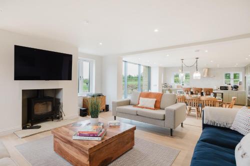 Malmesbury Apartment | Mulberry Cottage - Stunning 5 Bed in Wiltshire!