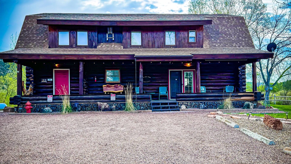 Hot Springs Cabin | Mule Deer Ridge At Seven Sisters