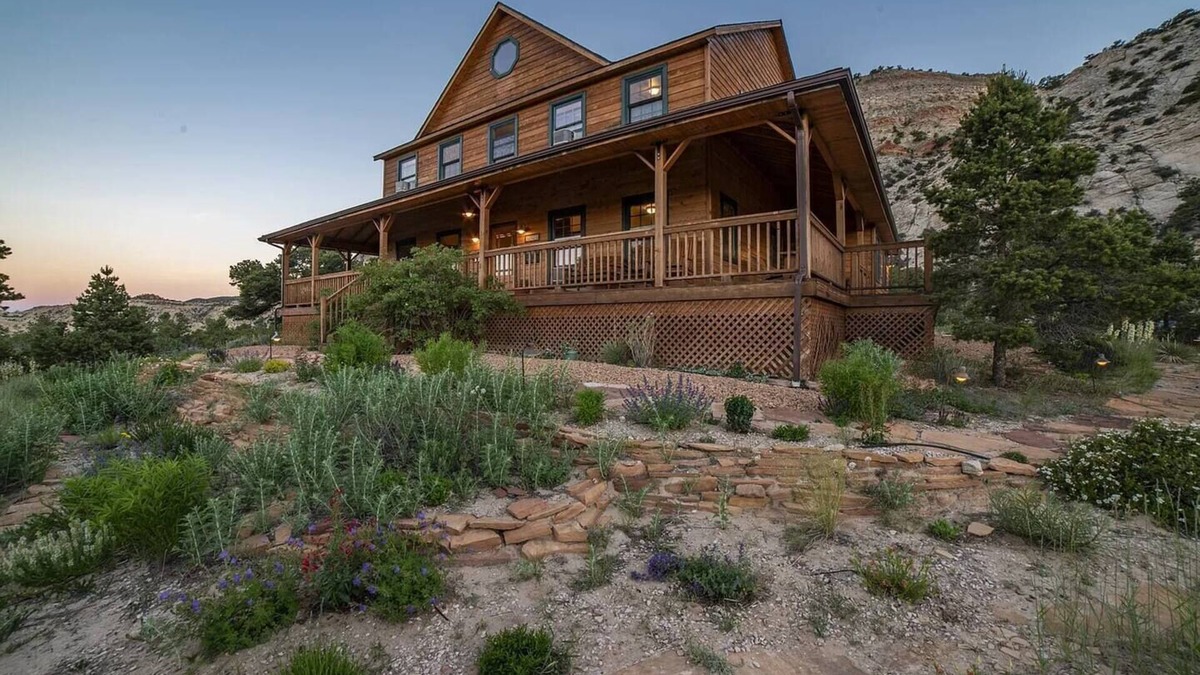 Teasdale House | Muley Twist Retreat: Capitol Reef - 6b6b