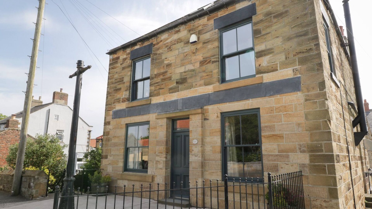 Hinderwell Cottage | MULGRAVE HOUSE, pet friendly, character holiday cottage in Staithes
