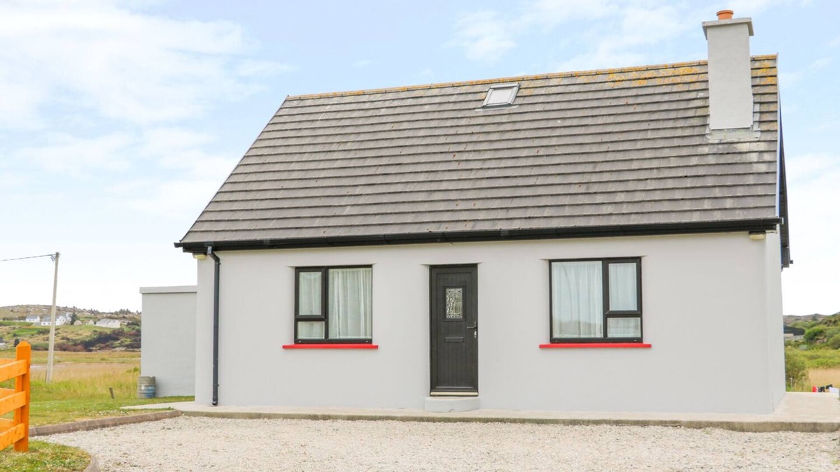 Annagry Cottage | MULLAGHDERG BANKS, pet friendly in Kincasslagh, County Donegal
