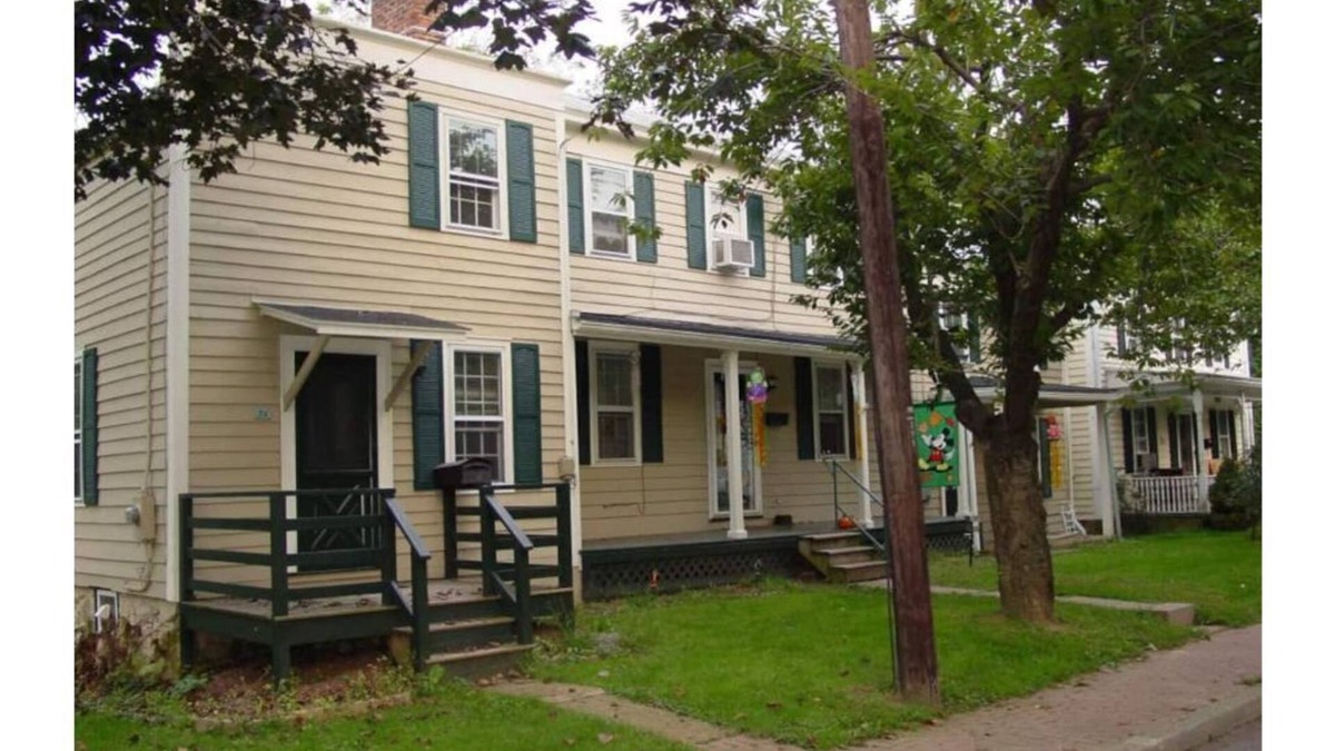 Clinton House | Mulligan House - Historic Home Clinton Pets & Kids