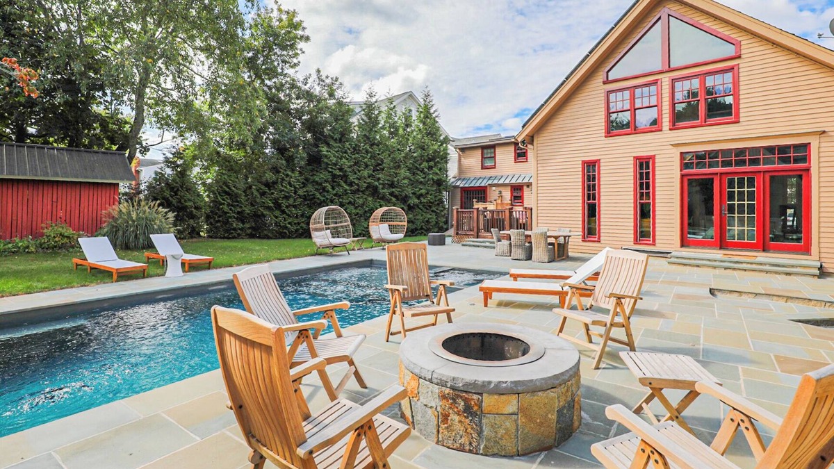 Fairfield House | Multi Family Saltwater Pool Retreat - 6 bedroom chateau in Fairfield nature!