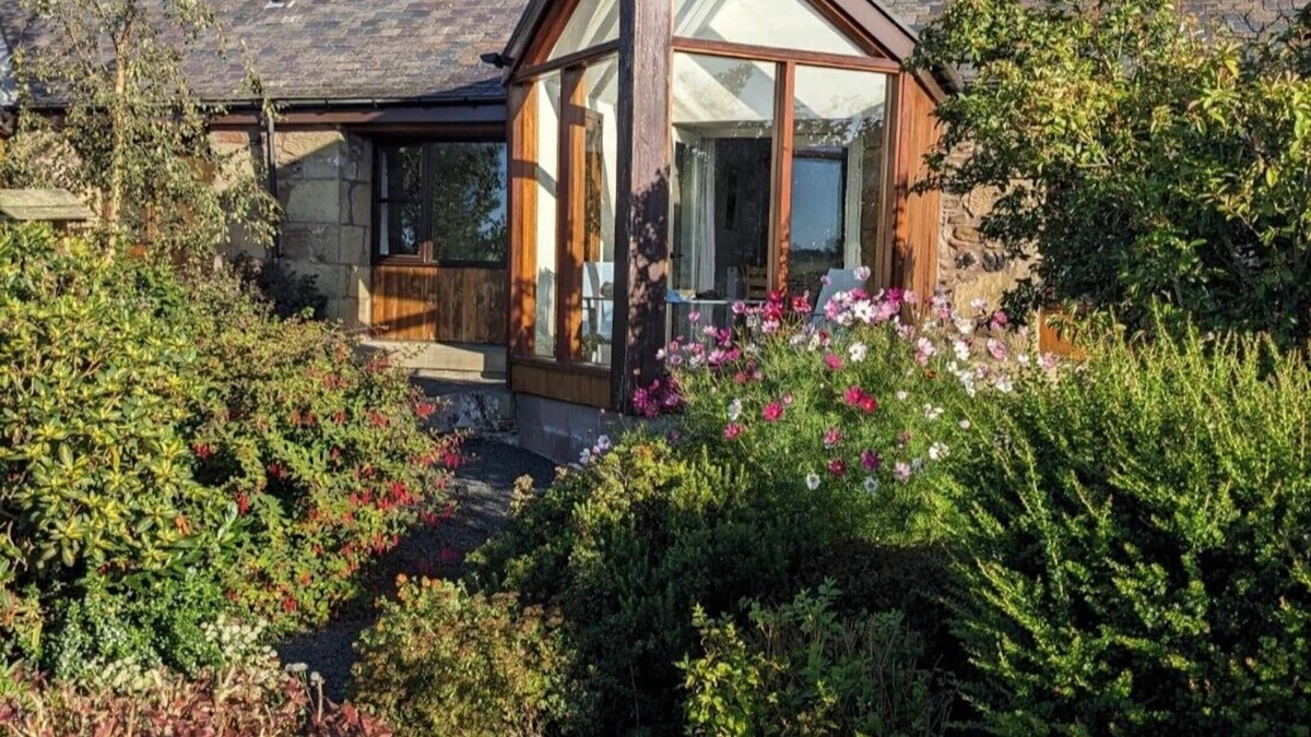 Nenthorn Cottage | Mungo s Well cottage. Log burner. Conservatory On 1 level. 3 miles from Kelso