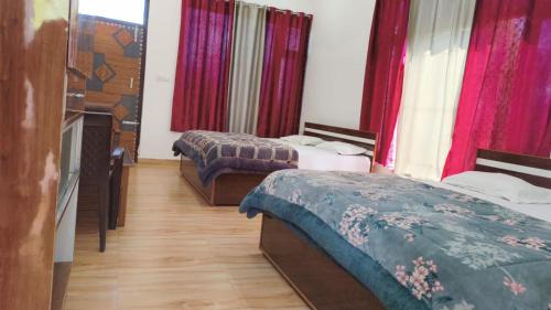 Munsyari House | Munsyari camping zone & tracking snow hill