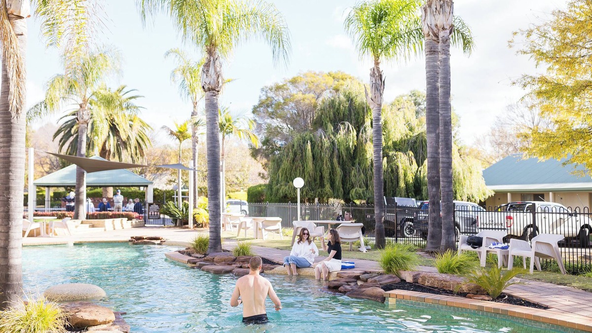 Swan Hill Hotel | Murray Downs Resort