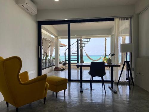 Chaloklum House | Muse&Mingle Beach Room