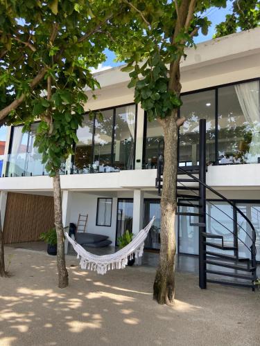 Chaloklum Apartment | Muse&Mingle Contemporary Beachfront Loft