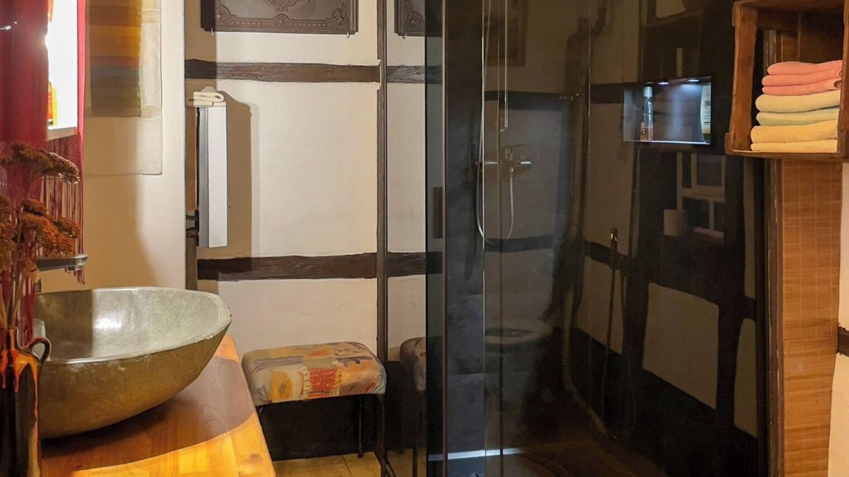 Konigshain-Wiederau Apartment | Museal-rustic vacation apartment