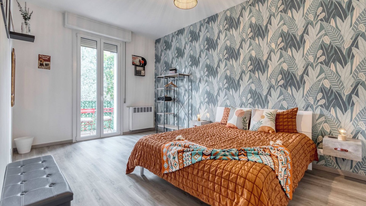 San Donato-San Vitale House | Music room with shared bathroom and private balcony
